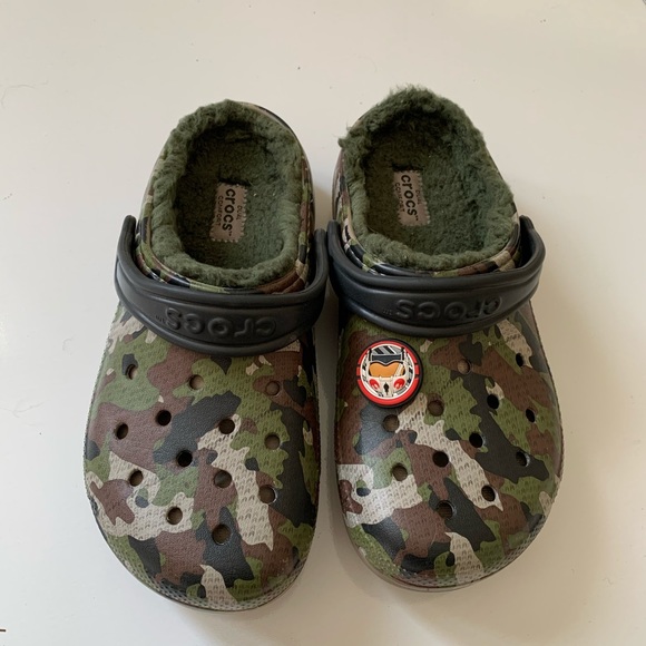 camo lined crocs